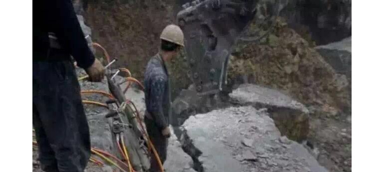 唐山市快速拆除石頭用液壓劈裂機(jī)