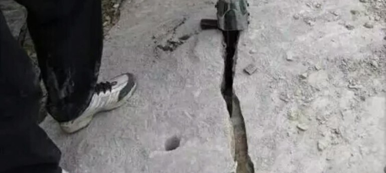 貴州黔西石英石破碎手持式液壓分裂機(jī)